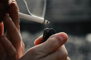 ¿Cuáles son los efectos del tabaco en implantes?