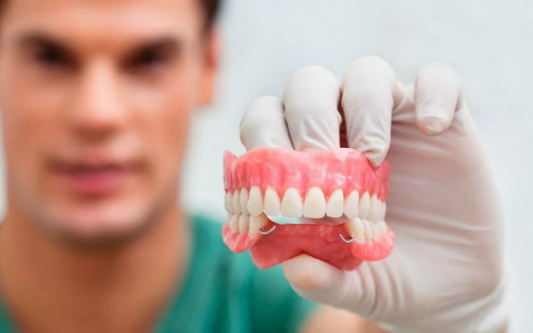 Tipos de prótesis dentales. Fijas y removibles